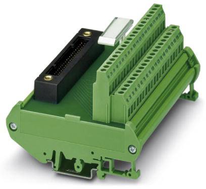 Grüner elektrischer Steckverbinder mit Schraubklemmen und einem schwarzen Einsatz. Geeignet für industrielle Elektronikverbindungen.