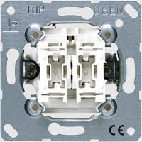 Elektrischer Schalterrahmen mit Beschriftungen 'TOP' und 'OBEN'. Zeigt die Rückseite eines Schalters zur Installation. CE-Kennzeichnung rechts unten.