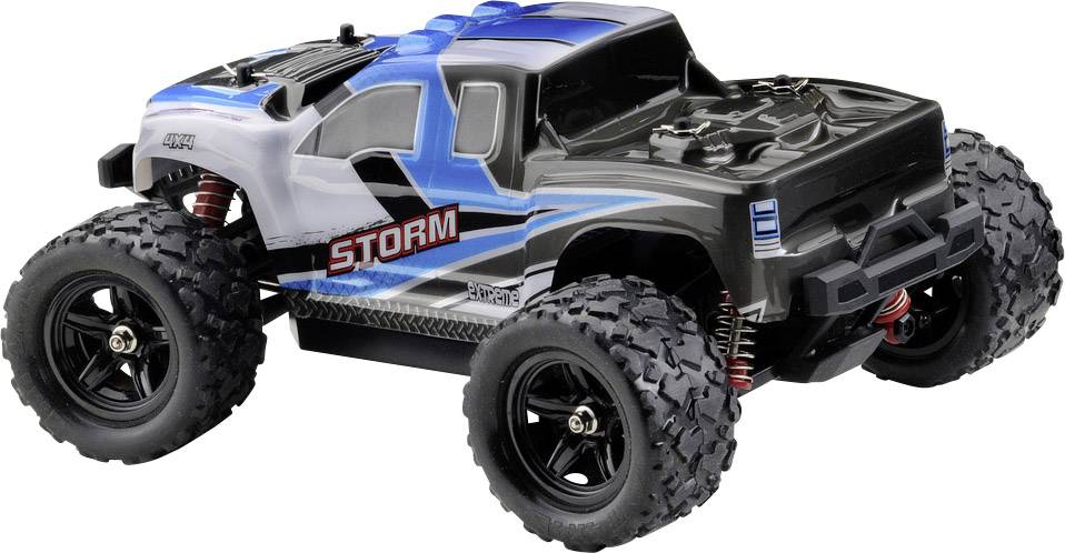 Schwarzes ferngesteuertes Auto mit blauen und grauen Akzenten, robusten Reifen und dem Wort 'STORM' auf der Seite.