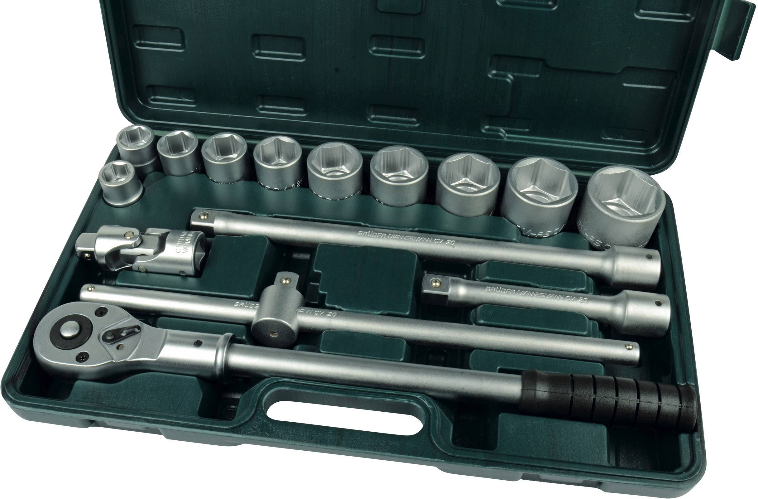 Ein grüner Werkzeugkoffer mit Ratschenschlüsseln und Stecknüssen in verschiedenen Größen, geöffnet zur Ansicht der Werkzeuge.
