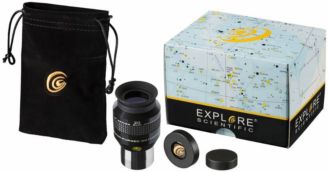 'Explore Scientific' Teleskopokular mit 20 mm Brennweite, Schutzkappen, schwarzem Transportbeutel und Verpackung mit Sternkartenmotiv.