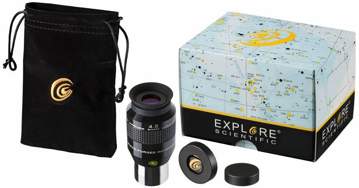 Objektiv mit Schutzkappe und Beutel neben einer Schachtel mit Sternenkarte, Markenlogo darauf.