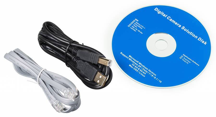 Eine blaue CD mit der Aufschrift 'Digital Camera Solution Disk' neben einem schwarzen und einem grauen Kabel.