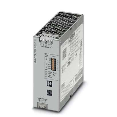 Ein Metallkasten mit Lüftungsschlitzen, vermutlich ein elektronisches Gerät oder Netzteil. Anschlüsse und technisches Etikett sind sichtbar.