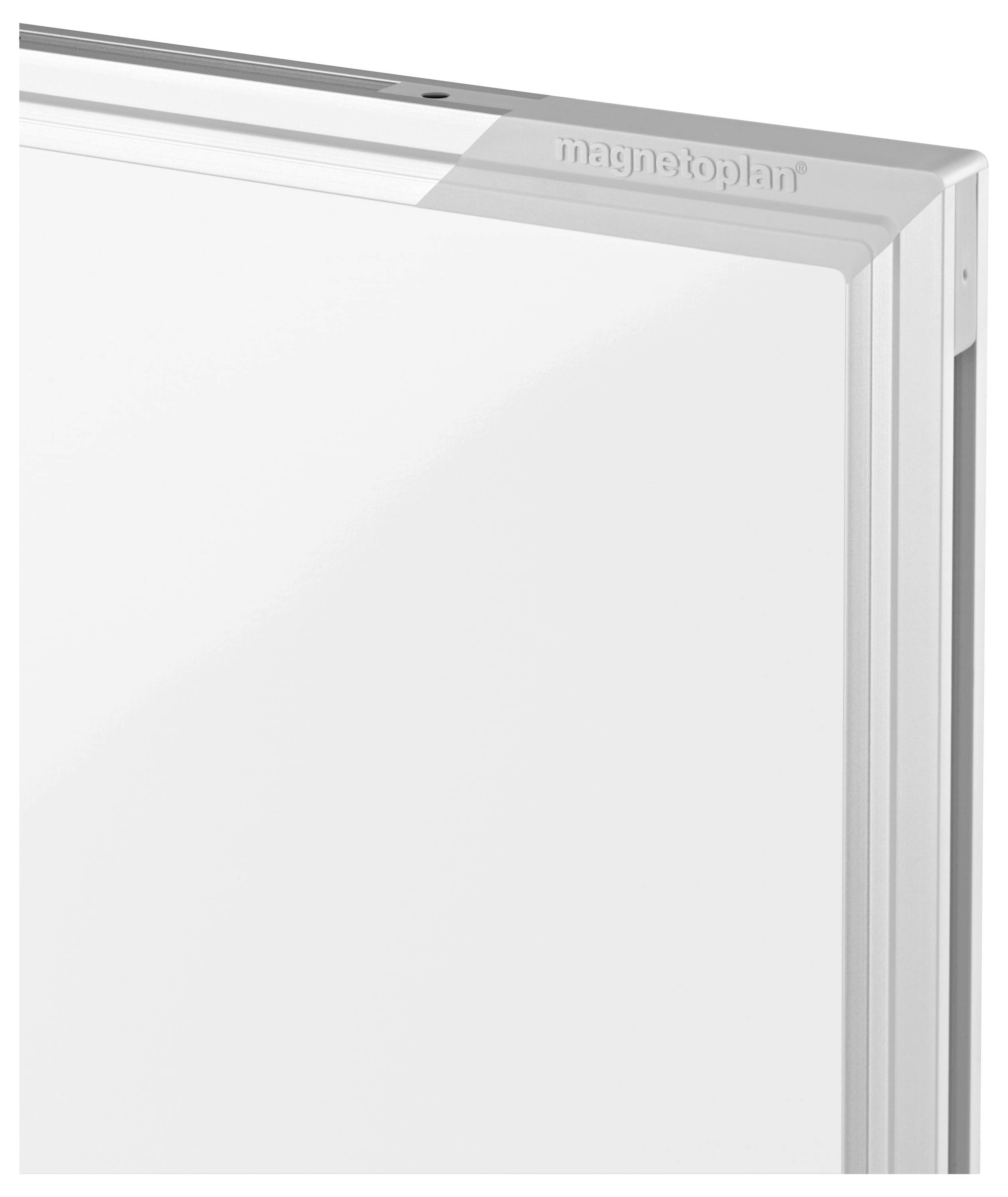 Eine leere weiße Whiteboard-Tafel oder magnetisches Anzeigetafel mit silbernem Rahmen, in Nahaufnahme vor einem einfachen Hintergrund gezeigt.