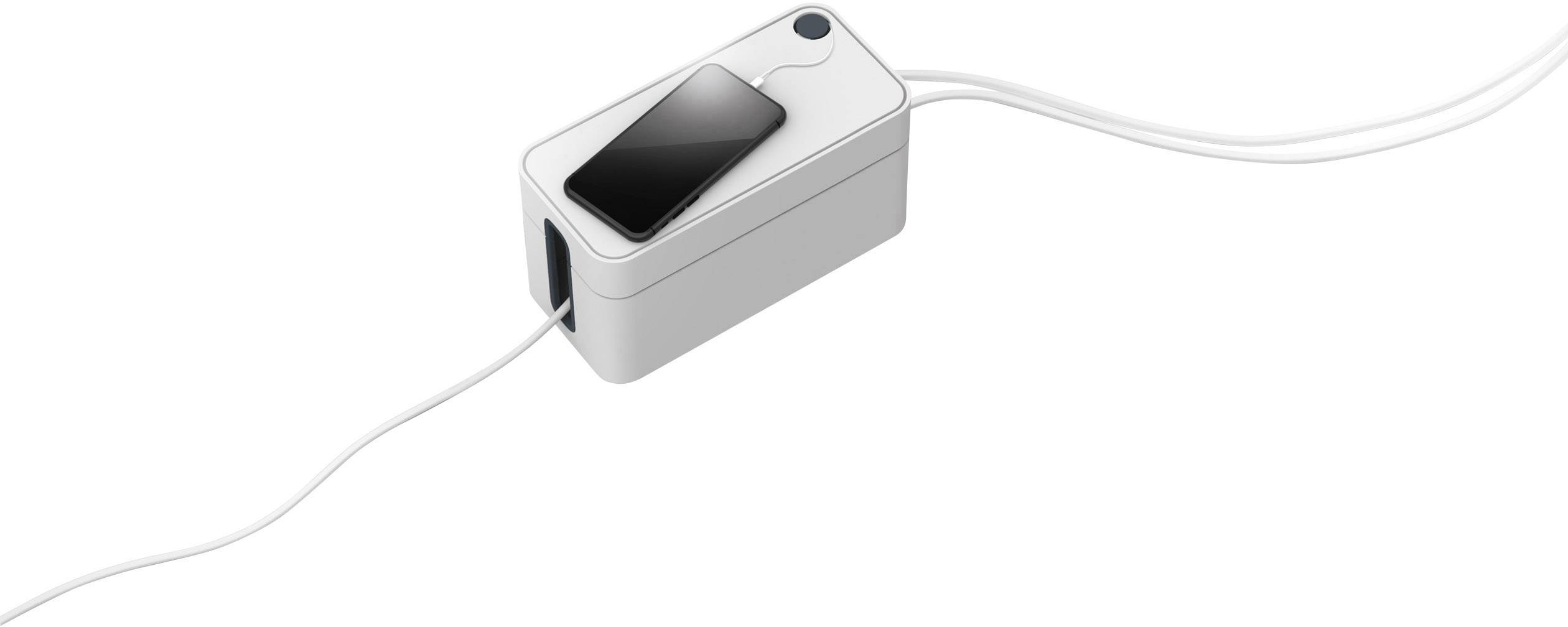 Ein weißer Kabelhalter mit einem darin aufgerollten Kabel. Oben drauf liegt ein schwarzes Smartphone. Es ist minimalistisch gestaltet.