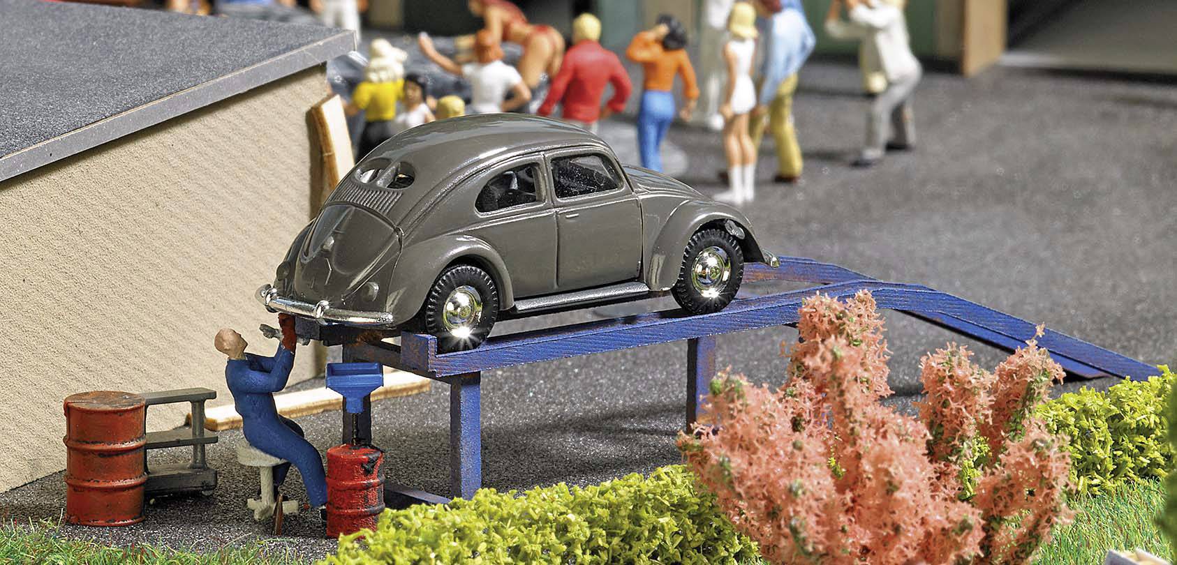 Busch H0 Action-Set Ölwechsel - Modellbau Zubehör Für Realistische Werkstatt-Szenen