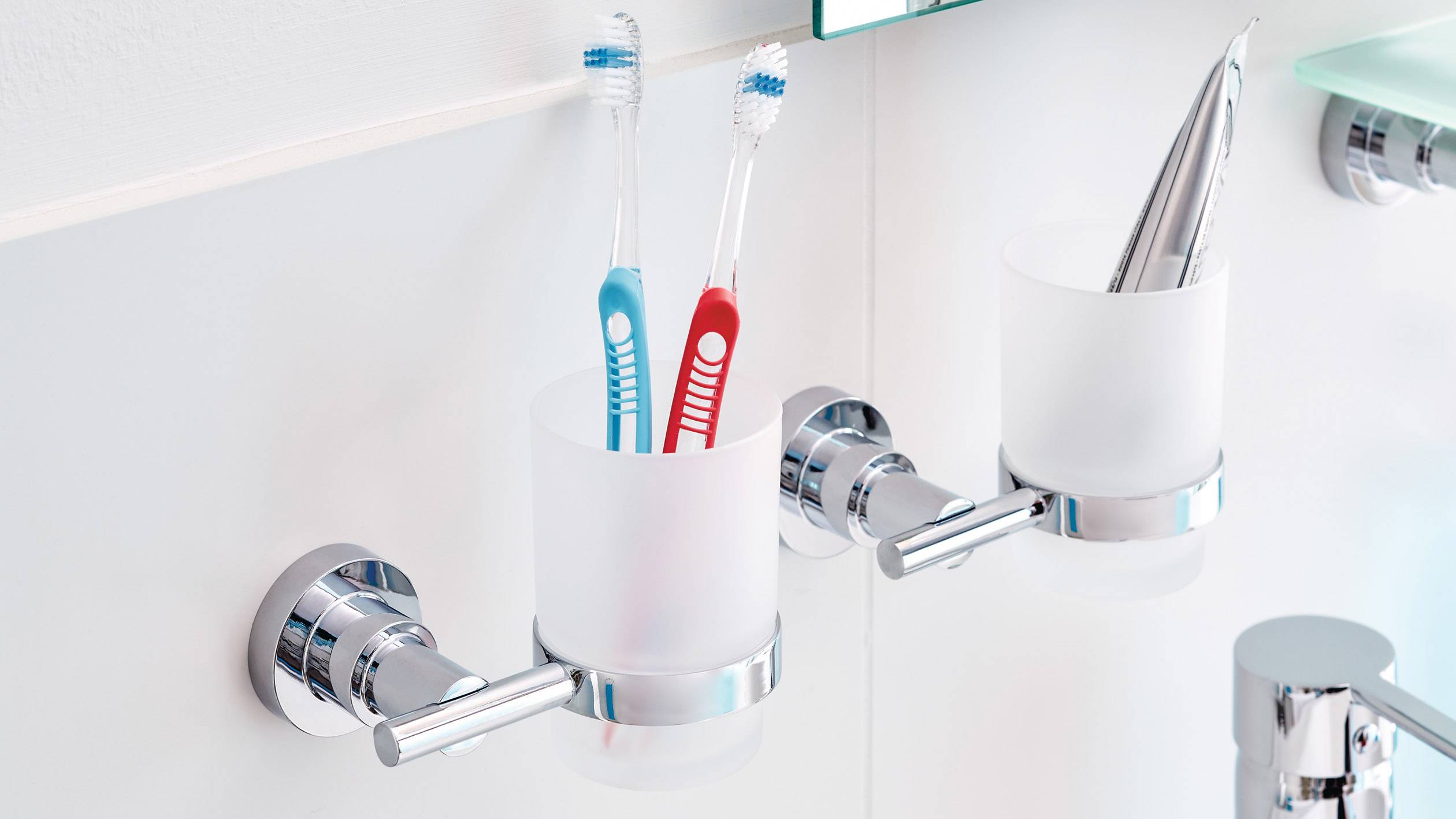 tesa 40299-00000-00 luup Zahnputzbecher Klebstoff Chrom (glänzend), Weiß (satiniert)