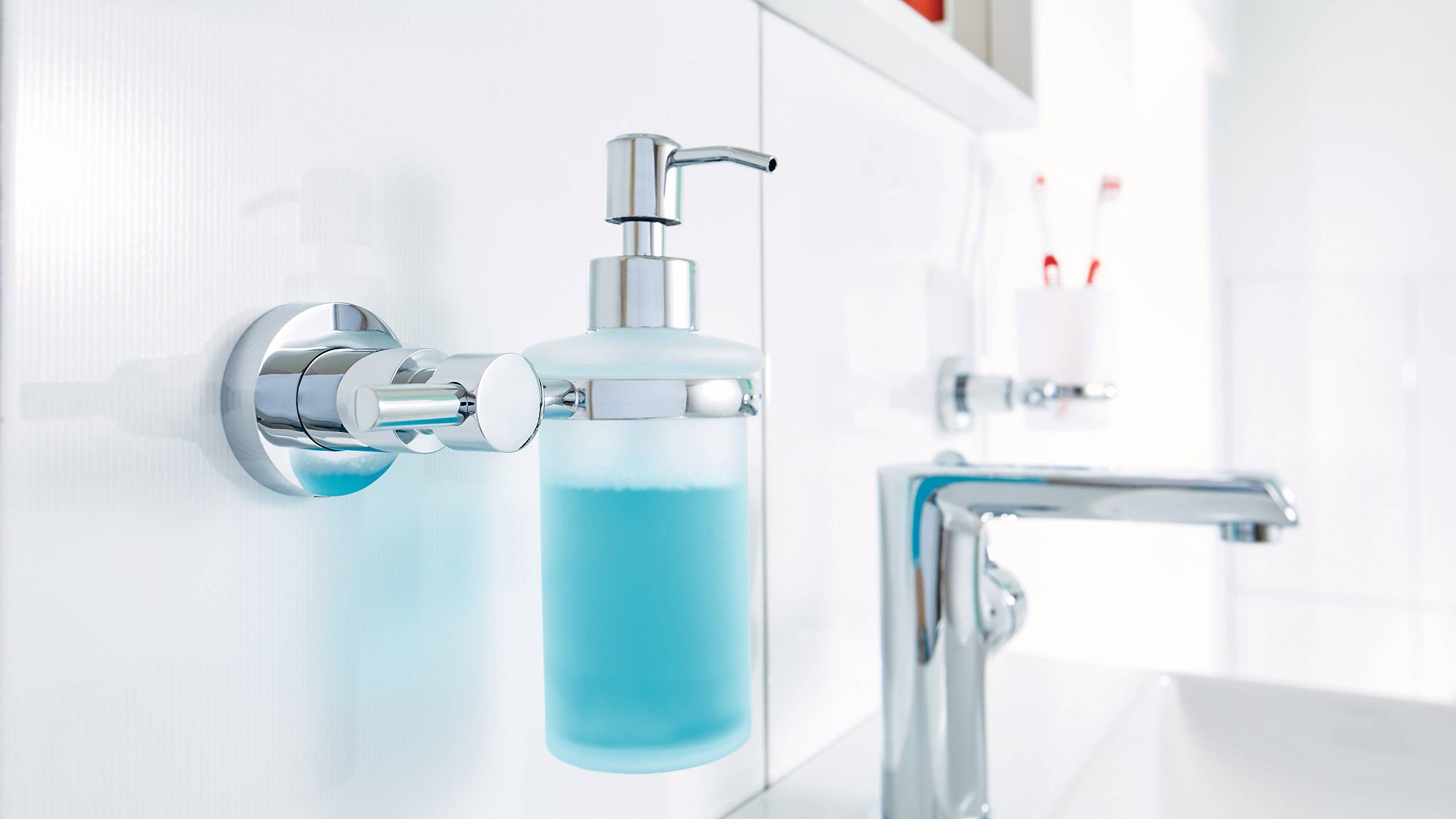 Tesa LOXX 40281-00000-00 Seifenspender 200ml Chrom (glänzend), Weiß (satiniert)