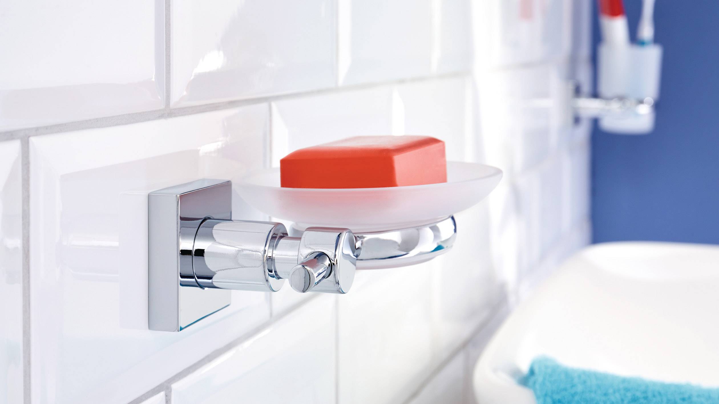 tesa hukk 40256-00000-00 Seifenschale Chrom (glänzend), Weiß (satiniert)