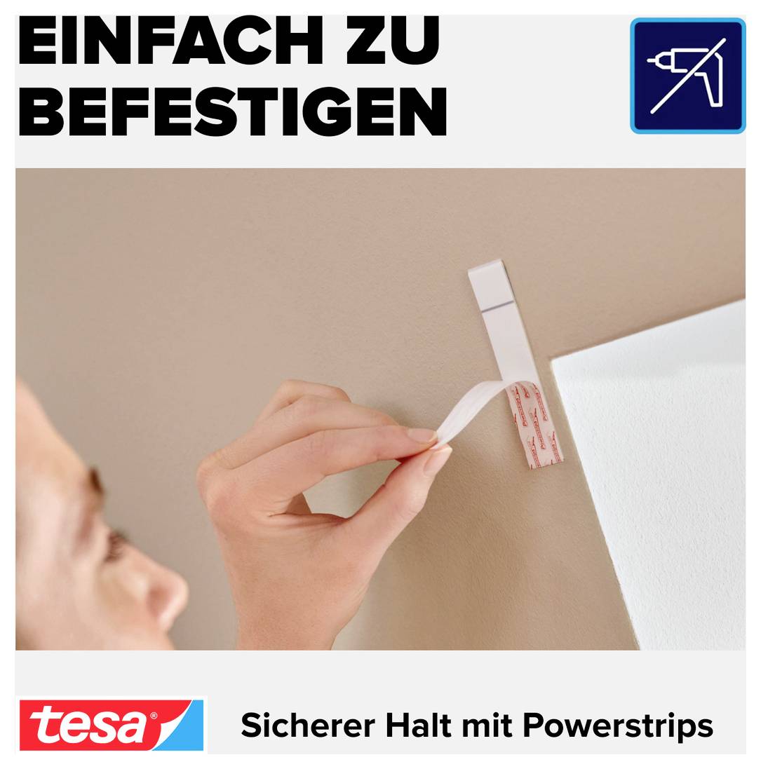 Werbebild: Hand befestigt ein Bild mit tesa Powerstrips an der Wand; Text 'EINFACH ZU BEFESTIGEN' und 'Sicherer Halt mit Powerstrips'.
