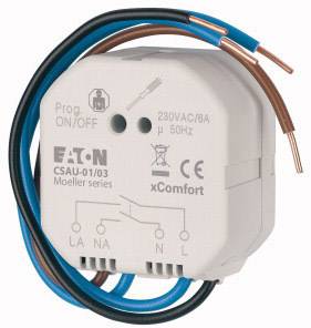 Ein weißer xComfort Aktor von Eaton mit blauen und braunen Kabeln. Beschriftet mit 'Prog On/Off', '230VAC/6A', und Anschlussdiagramm.