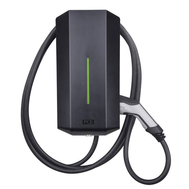 Elektroauto-Ladestation mit schwarzem Gehäuse und grünem LED-Streifen, Ladekabel aufgerollt.