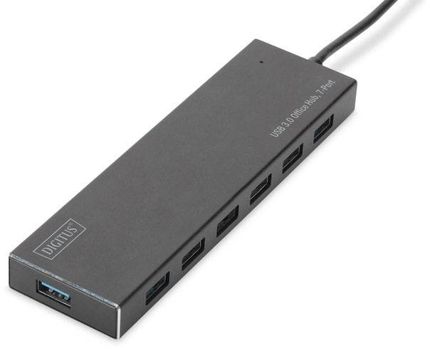 Schwarzer USB-Hub mit sieben Ports und Kabelanschluss, geeignet für den Anschluss mehrerer USB-Geräte gleichzeitig.