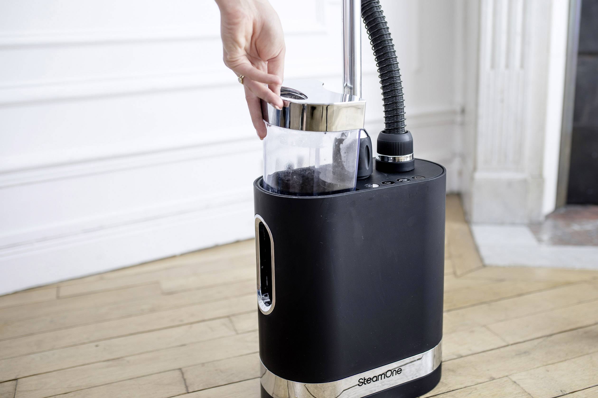 SteamOne Stilys ST70SB Dampfglätter 2000W Schwarz