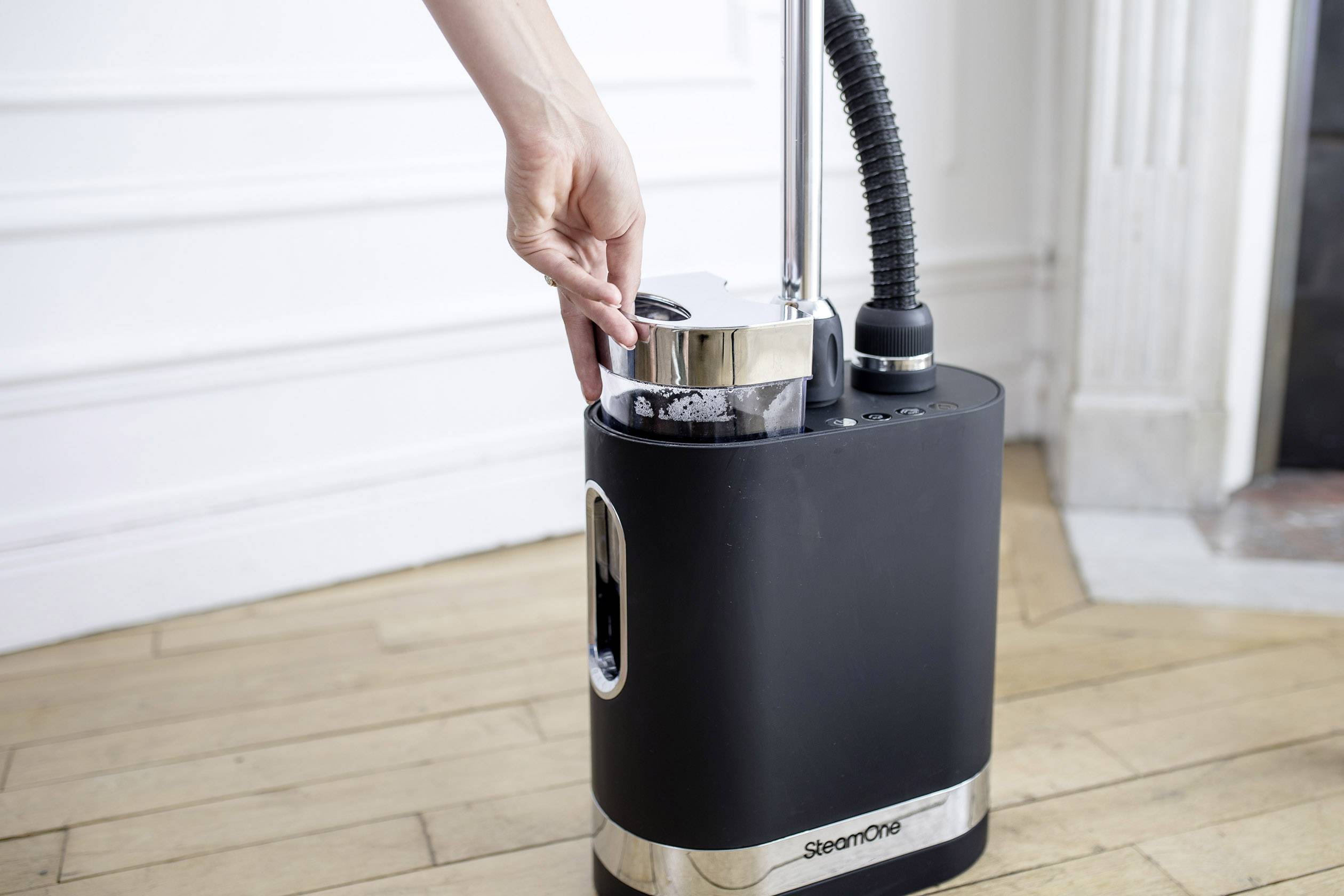 SteamOne Stilys ST70SB Dampfglätter 2000W Schwarz