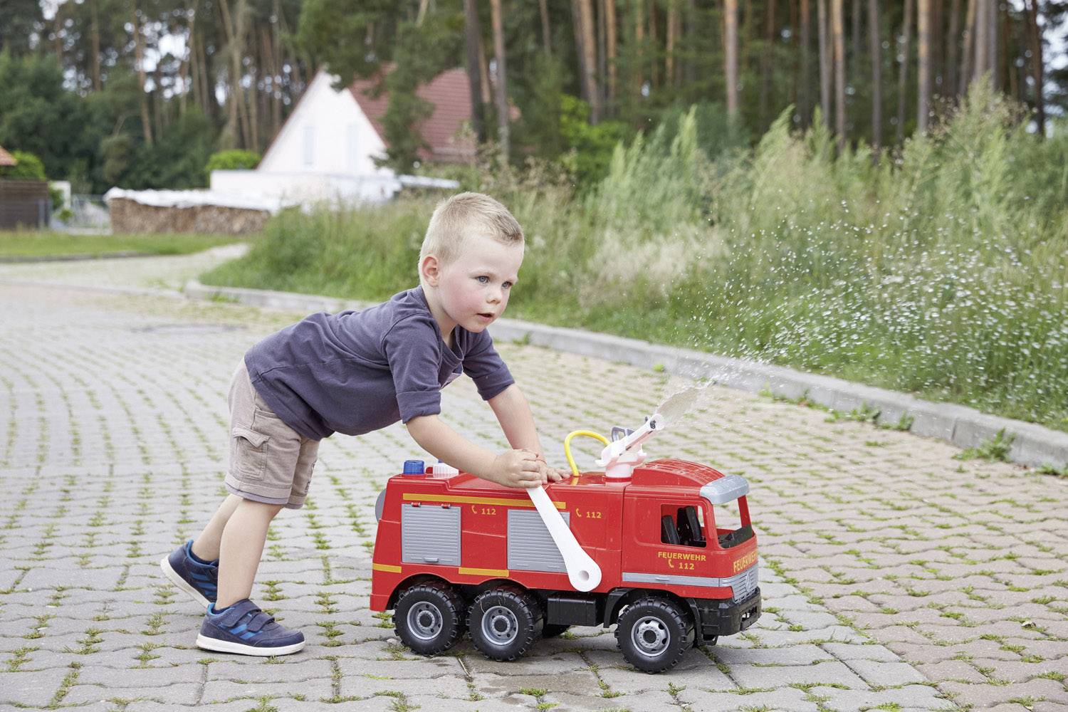LENA GIGA TRUCKS Feuerwehr mit Aufklebern