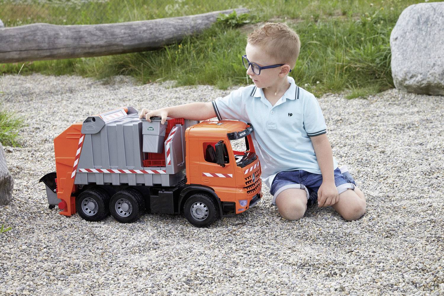 LENA GIGA TRUCKS Müllwagen Arocs mit Aufkleber