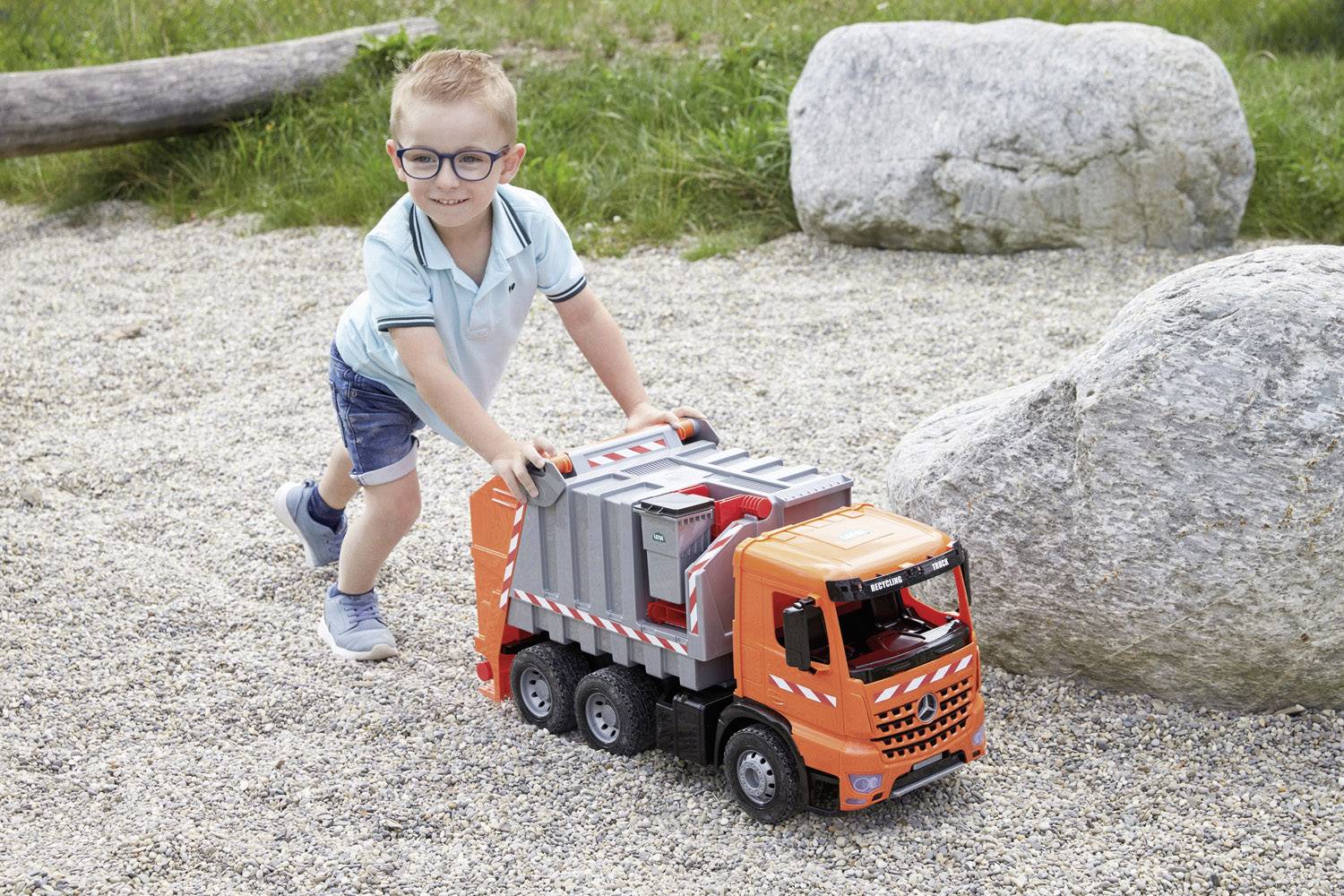 LENA GIGA TRUCKS Müllwagen Arocs mit Aufkleber