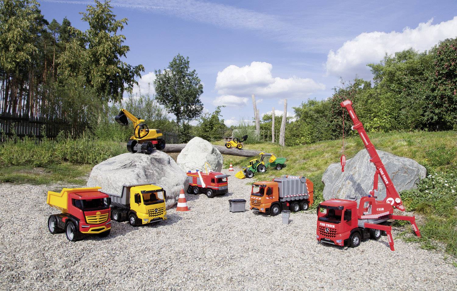 LENA GIGA TRUCKS Traktor mit Schaufel und Anhänger