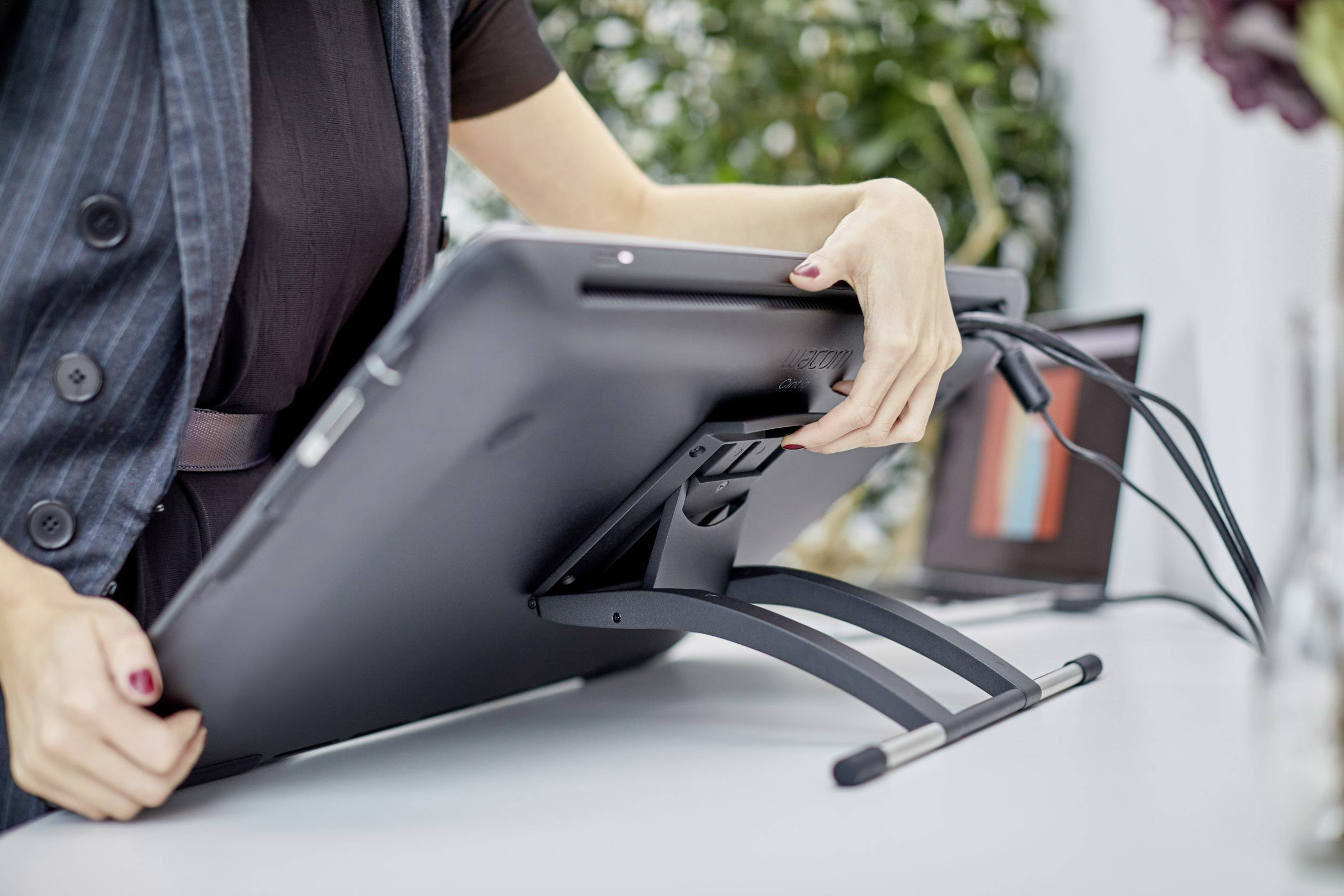 Wacom Cintiq 22 USB Grafiktablett EEK: E (A - G) Schwarz