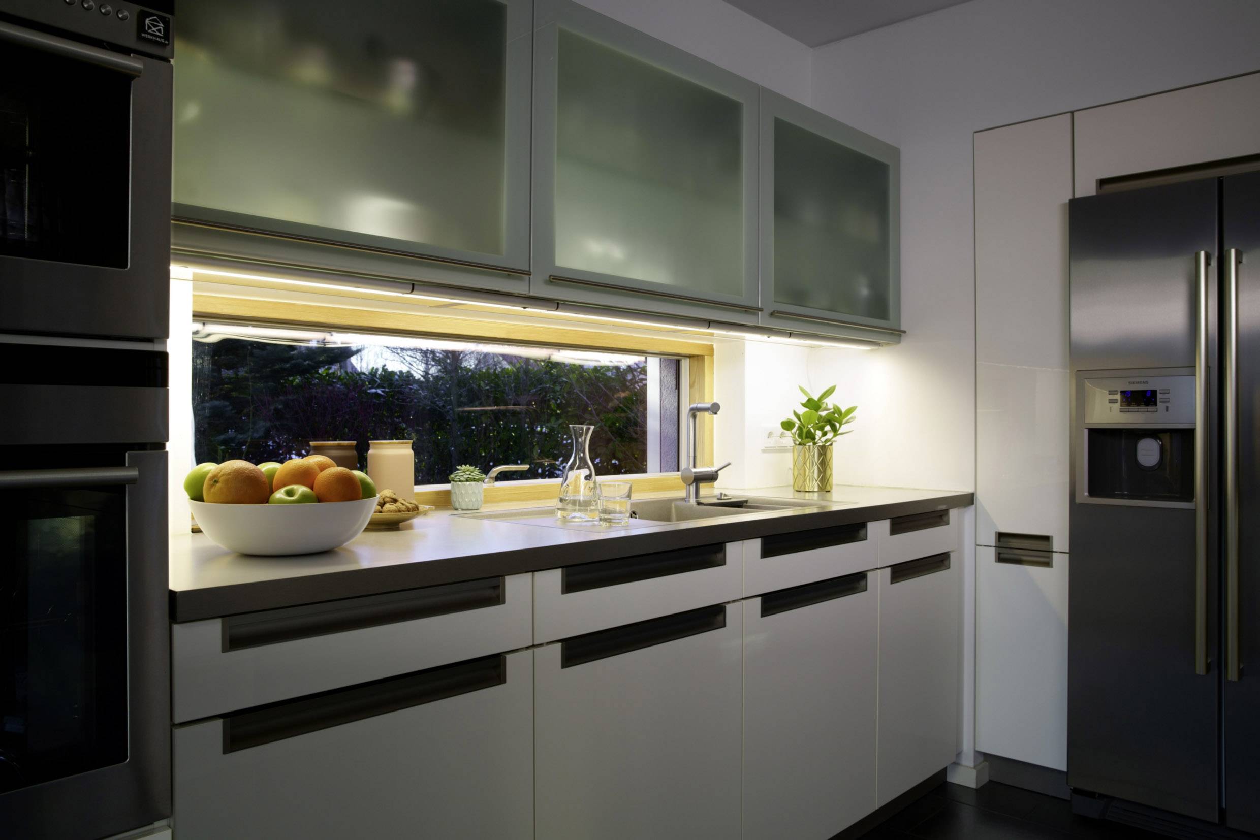 LEDVANCE Linear LED Flat L LED-Unterbauleuchte mit Bewegungsmelder 12W Warmweiß