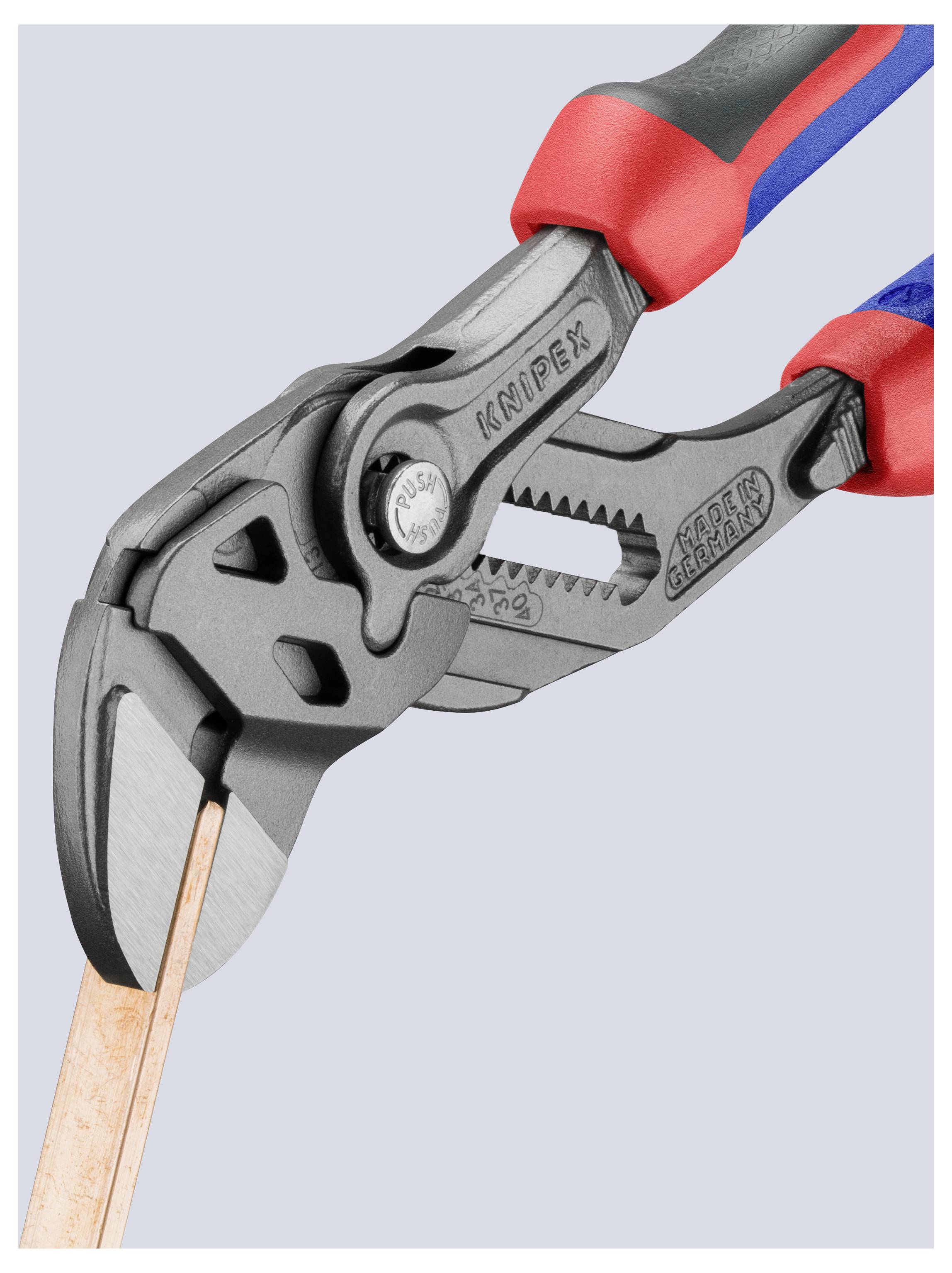 Zange schneidet Kupferdraht und zeigt präzise Schneidfunktion mit ergonomischem Griffdesign.