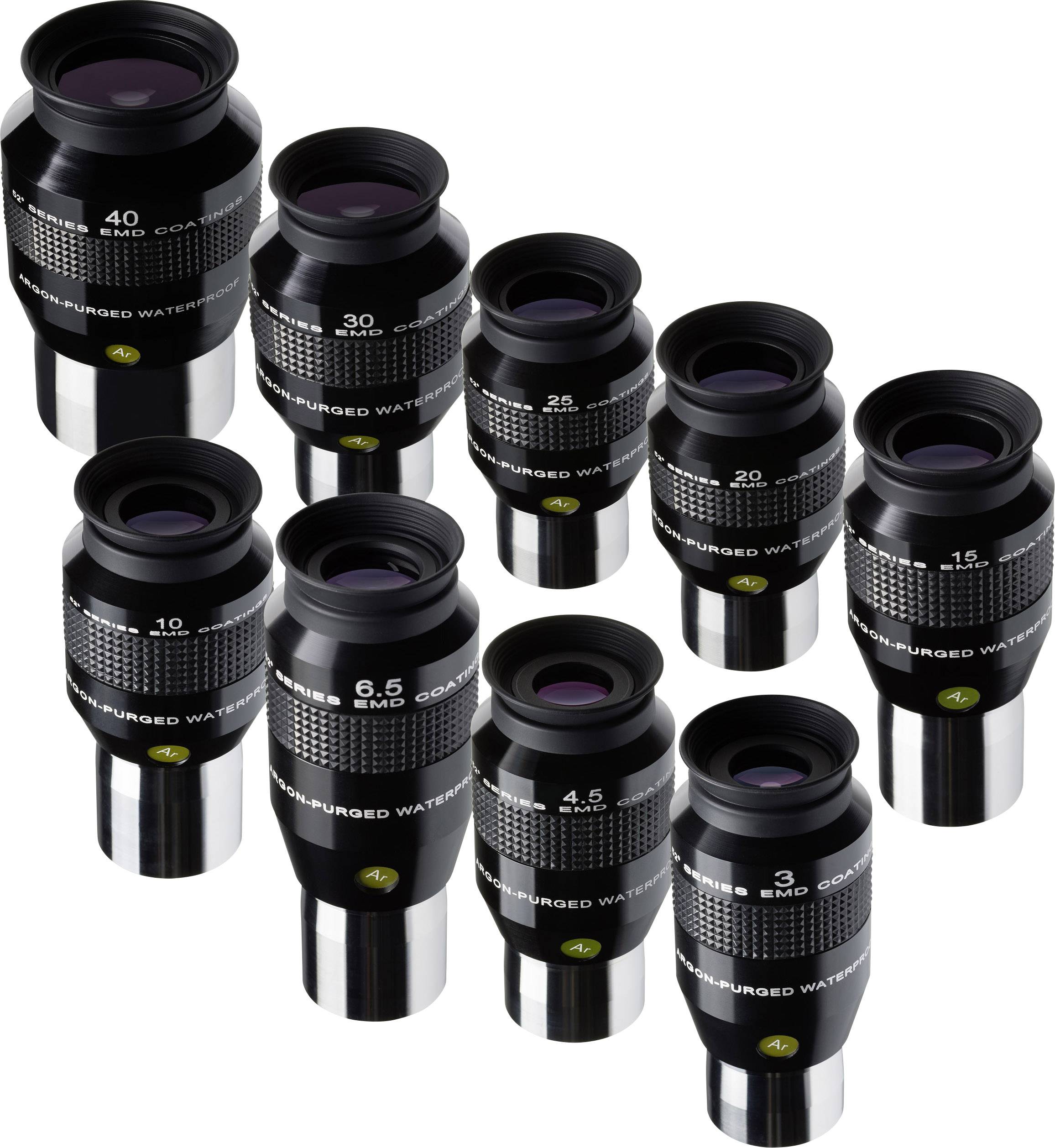 Neun verschiedene Okulare in unterschiedlichen Größen und Vergrößerungen, angeordnet in drei Reihen mit aufsteigender Höhe.