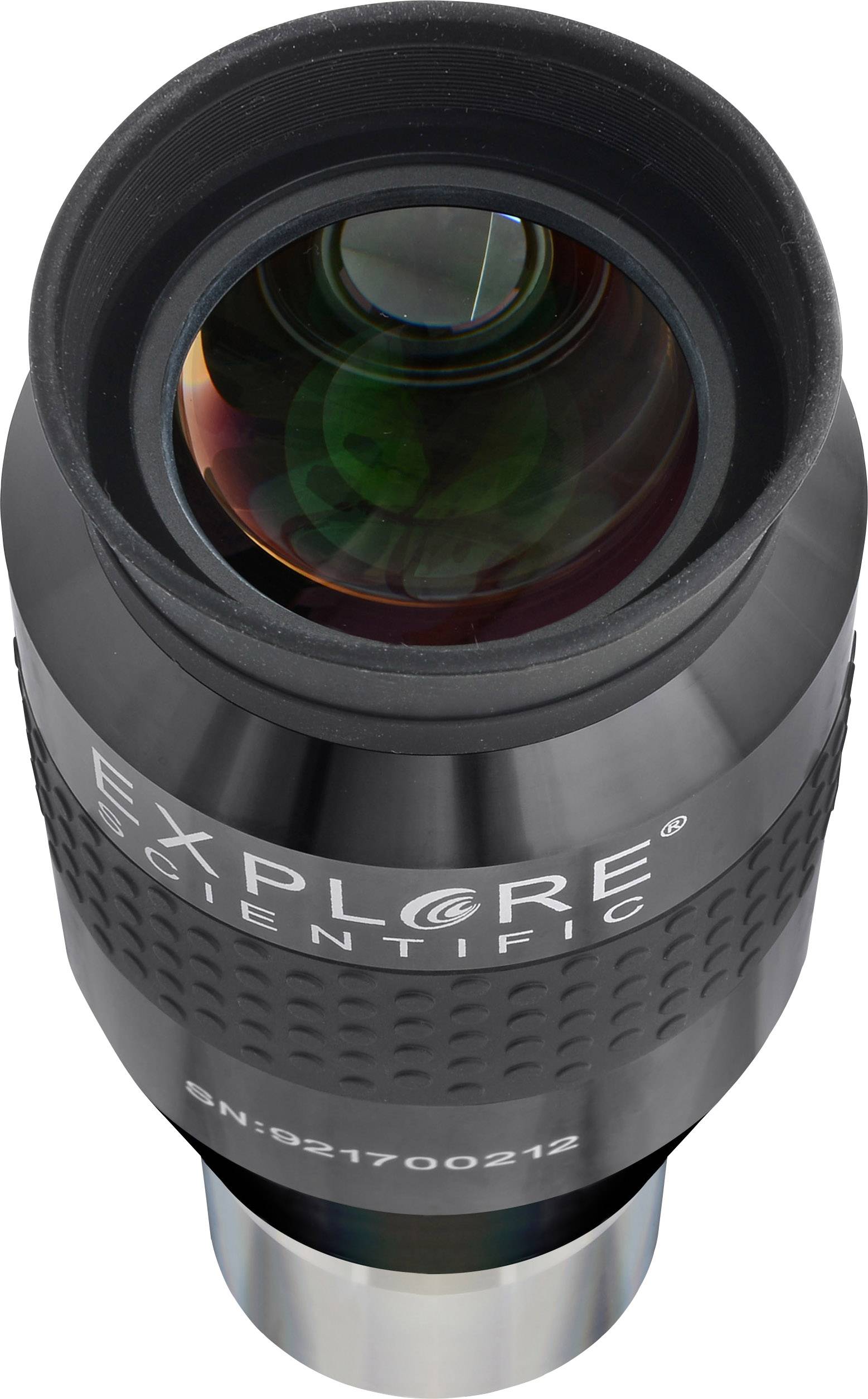 Ein schwarzes Teleskop-Okular von Explore Scientific mit Seriennummer sichtbar. Großes Linsenelement oben, geeignet für astronomische Beobachtungen.