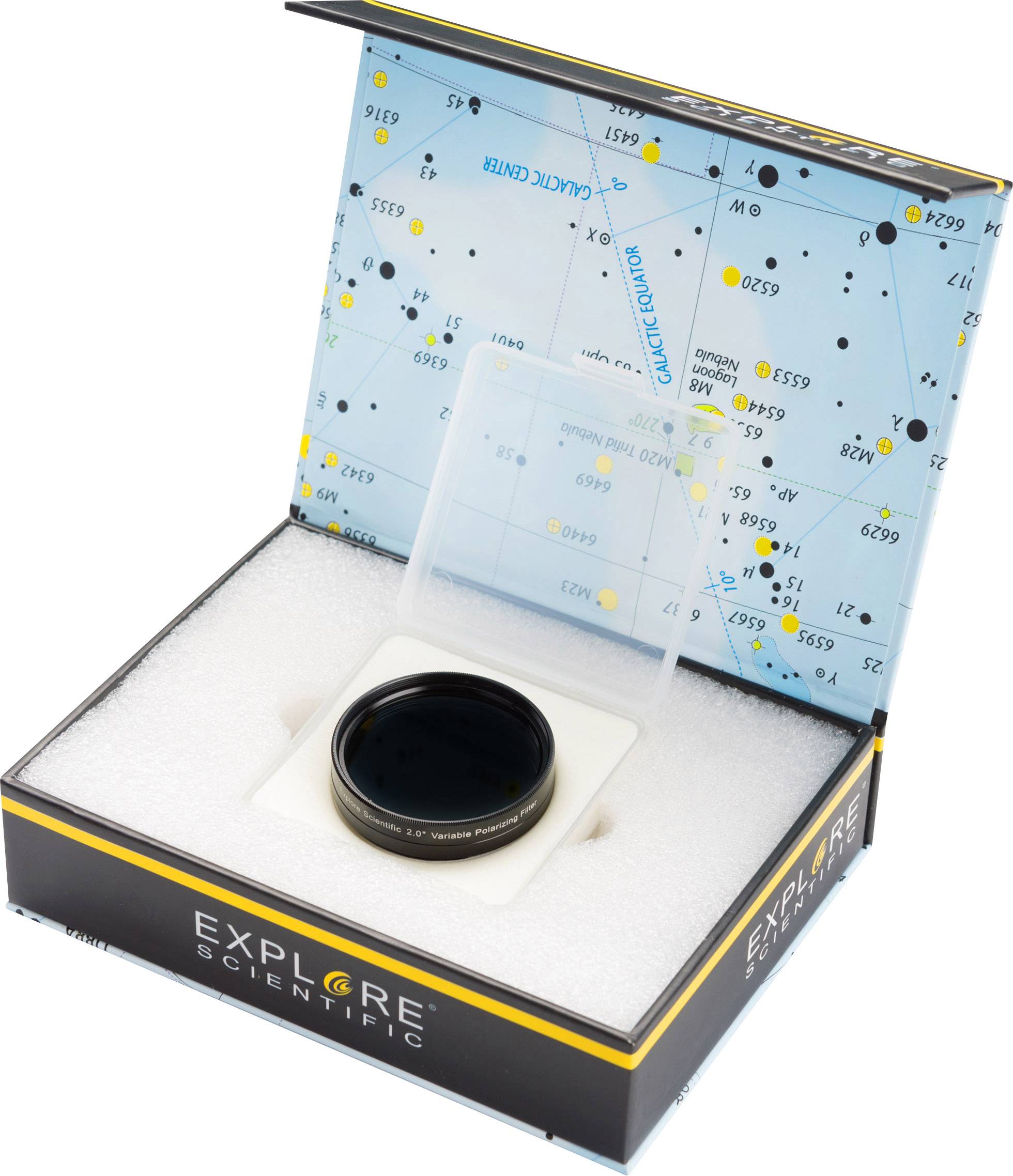 Ein Filterobjektiv in einer Schachtel mit Sternkarte-Design. Die Verpackung zeigt eine Karte der Sternenkonstellationen.