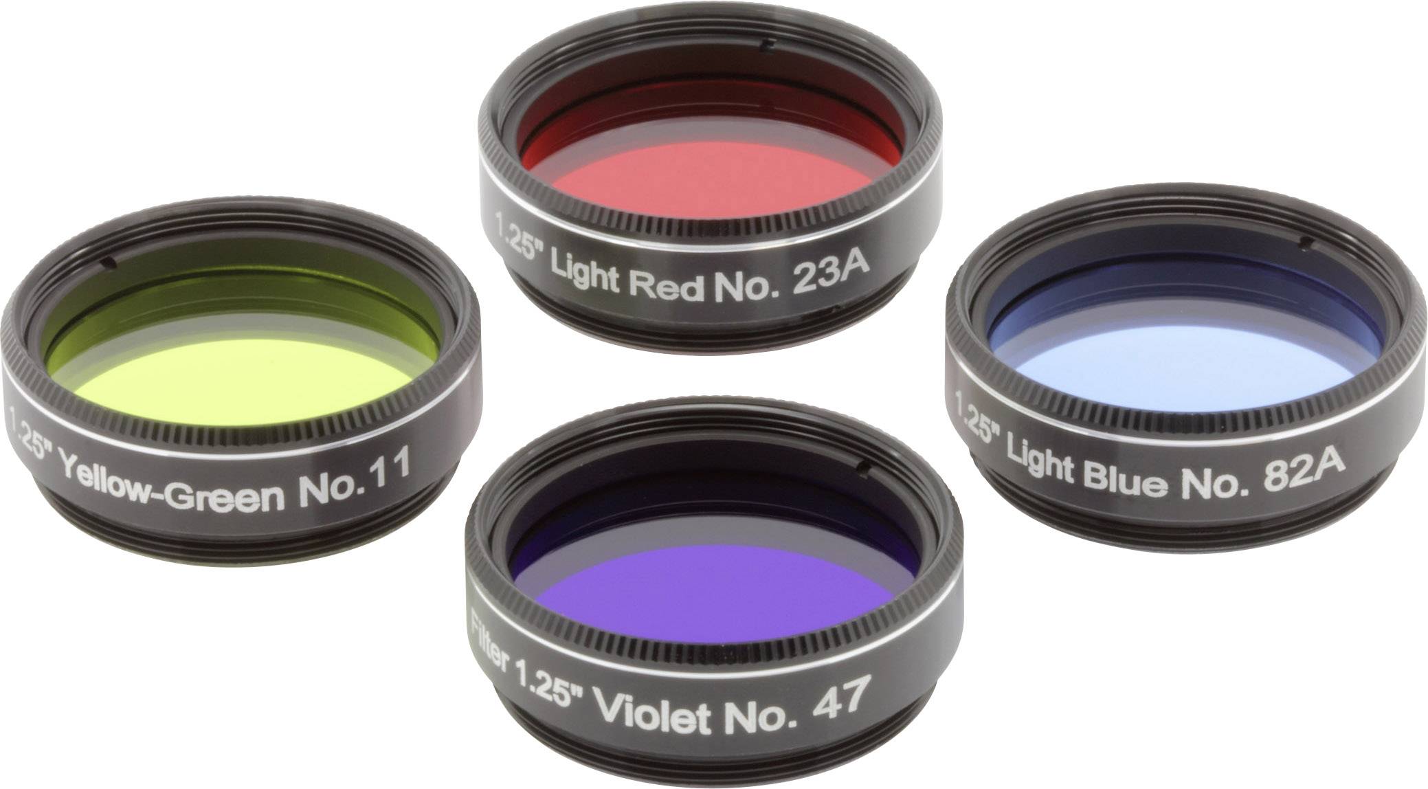Vier astronomische Filter: gelb-grün, rot, violett und hellblau in runden Fassungen.