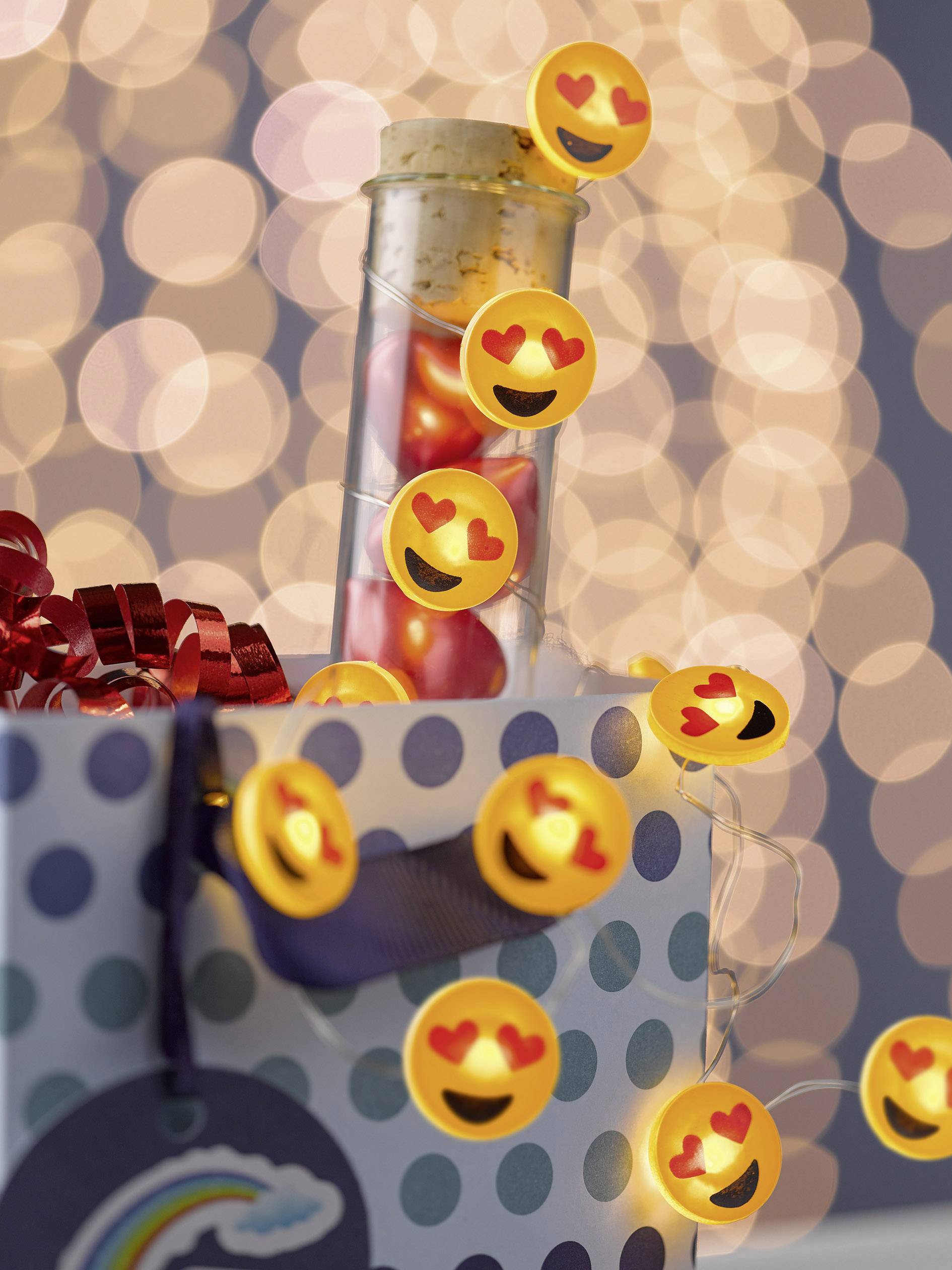 Hellum 522969 Motiv-Lichterkette Love-Smiley Innen batteriebetrieben Anzahl Leuchtmittel 10 LED Warmweiß Beleuchtete Länge: 0.9 m