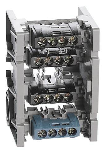 Ein Stapel von mehrlagigen elektrischen Klemmenblöcken mit Schraubverbindungen in einem grauen und blauen Gehäuse.
