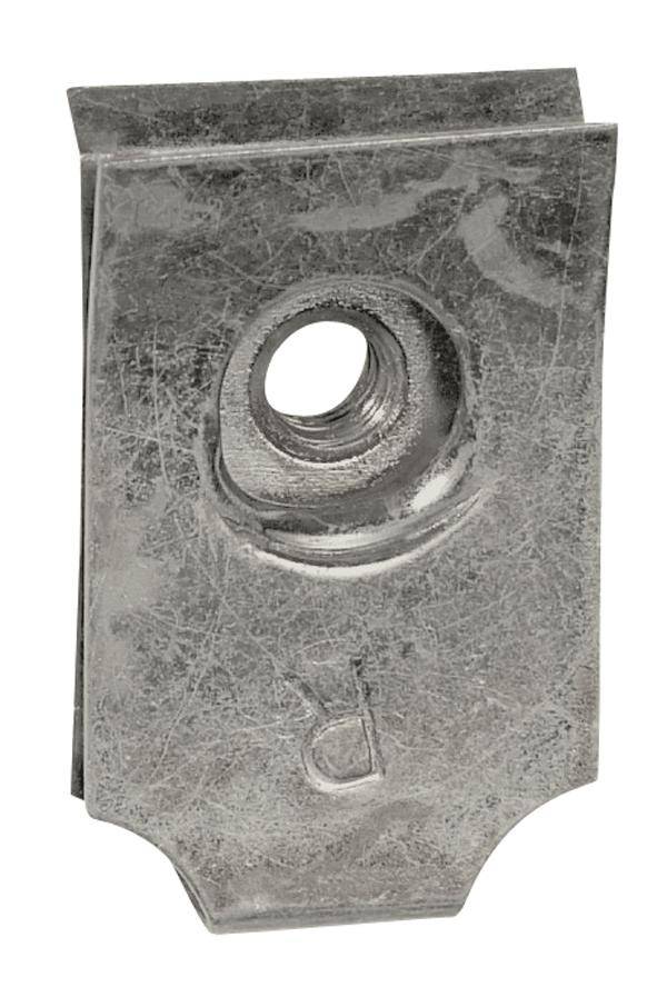 Metallclip mit zentralem Loch zur Befestigung. Gebürstetes Finish, rechteckige Form. Keine weiteren dekorativen Elemente.