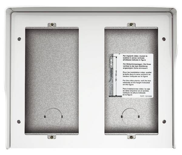 Zwei rechteckige Aussparungen mit Montagehinweisen in vier Sprachen auf einem grauen Rahmen.