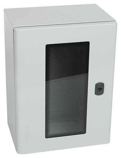 Grauer Wandschrank mit Glastür und Schlüsselschloss, geeignet zur sicheren Aufbewahrung von Geräten oder Dokumenten.