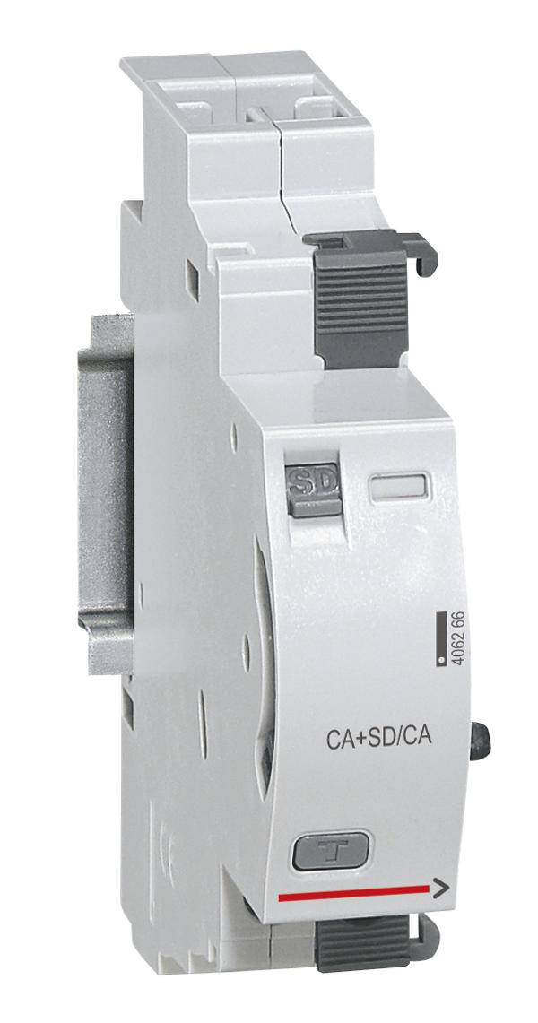 Ein grauer elektrischer Schutzschalter mit schwarzem Kippschalter und Beschriftung 'CA+SD/CA'.