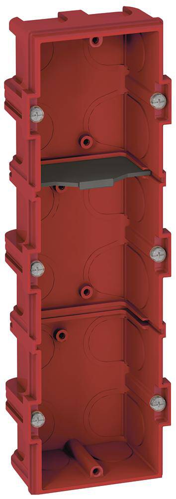 Rote, rechteckige Unterputzdose mit mehreren Fächern für Elektroinstallationen, Schraubbefestigung sichtbar.