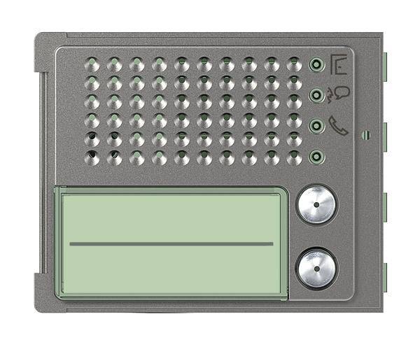 Metallene Gegensprechanlage mit Lautsprechergitter oben und zwei großen Tasten unten. Daneben Symbole für Sprechen, Hören und Einstellungen.