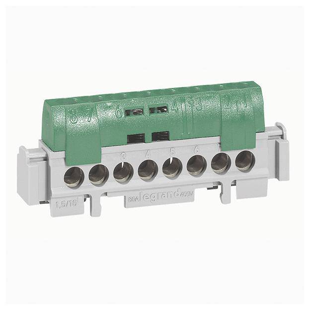 Grüner Sicherungsträger mit mehreren Anschlüssen für Elektrokabel, nummeriert 1 bis 5. Verwendet in elektrischen Installationen.