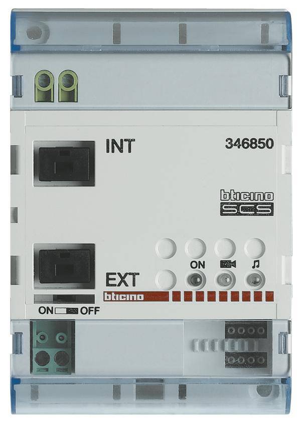 Ein elektrisches Gerät von bticino mit mehreren Anschlüssen und Tasten, darunter 'ON', 'OFF', 'INT' und 'EXT', Modellnummer 346850.