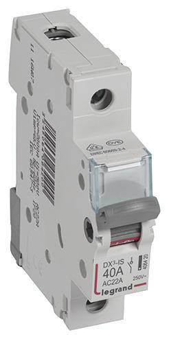 Leistungsschutzschalter der Marke Legrand, Typ DX3-IS, Nennstrom 40A, AC22A, mit Schaltgriff und Typenschild auf der Vorderseite.