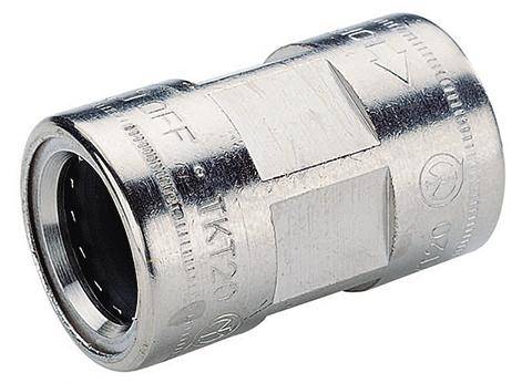 Metallkupplung mit zylindrischer Form und Prägungen auf der Oberfläche, geeignet für die Verbindung von Rohren in industriellen Anwendungen.