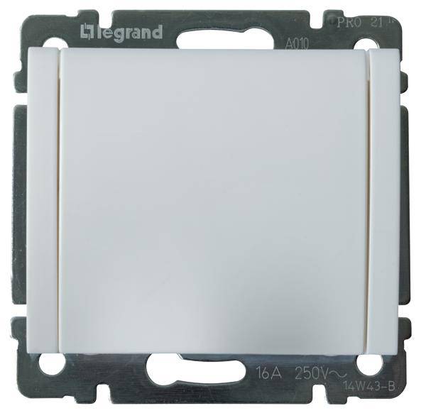 Ein weißer Lichtschalter von Legrand, Modell 'Pro 21', auf einem Metallrahmen, geeignet für 16A und 250V.