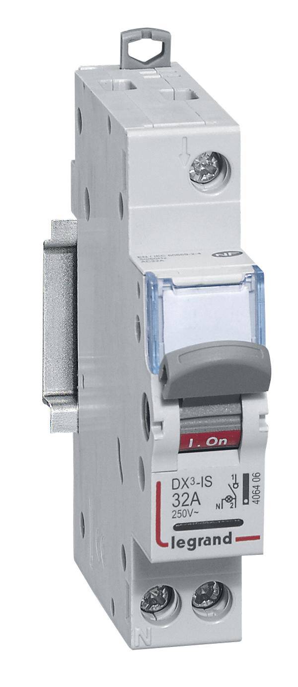 Ein grauer Leistungsschutzschalter mit rotem Hebel in der Position 'I On' und blauem Schutz, markiert mit 'DX3-IS 32A 250V'.