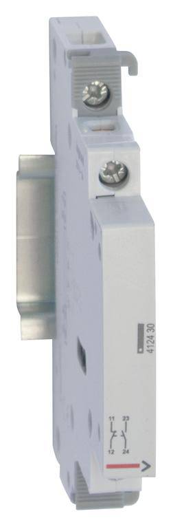 Seitenansicht eines schmalen elektrischen Schalters mit grauem Gehäuse und Metallklemme zur Montage in einem Schaltschrank.