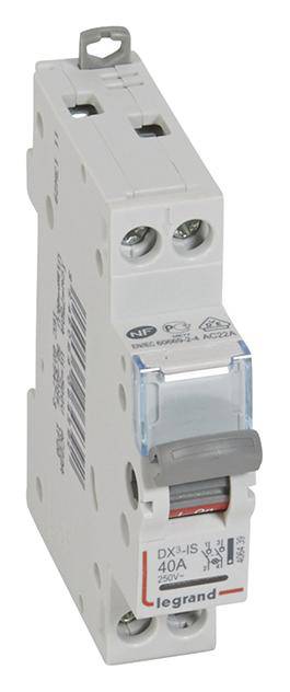 Ein elektrischer Leistungsschalter mit einem Kippschalter und der Beschriftung '40A'. Geeignet für die Installation in elektrischen Schalttafeln.