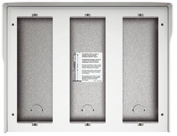 Weißes Gehäuse mit drei rechteckigen Fächern und einem Etikett in der Mitte, das Sicherheits- und Installationshinweise enthält.