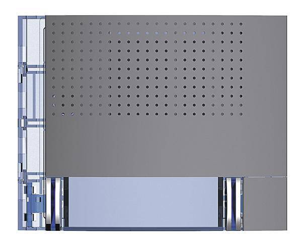 Metallverkleidung mit Lochmuster auf rechteckiger Oberfläche, darunter blaue Elemente. Eignet sich für Architektur oder Designanwendungen.