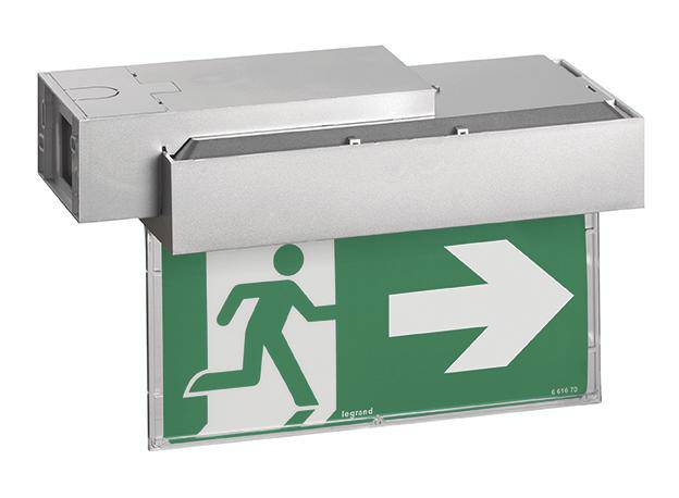 Rettungsweg-Schild mit grünem Hintergrund zeigt eine Person, die nach rechts läuft, mit weißem Pfeil in Richtung des Ausgangs.